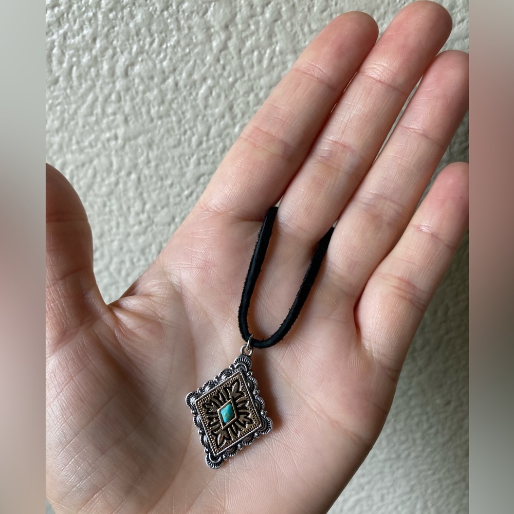 Boho Double-Layer Turquoise & Bronze Toned Pendant Lariat Necklace - Picture 2 of 9